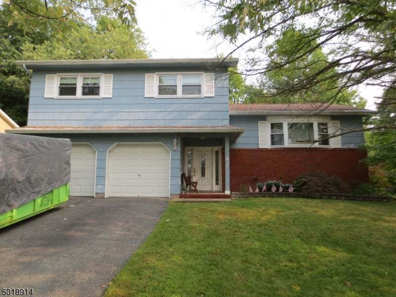 16 Schirra Dr - Photo 1