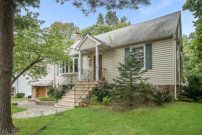 16 Summit Dr - Photo 1