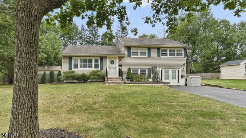 8 Circle Rd - Photo 1