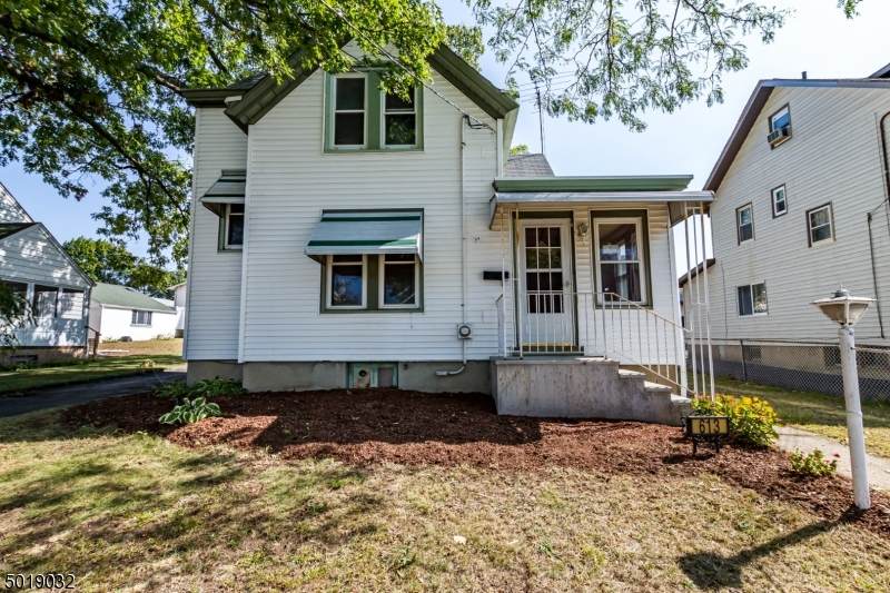 613 2ND ST - Photo 1