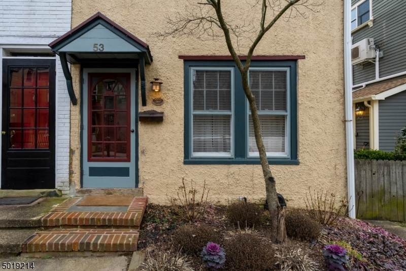 53 Ferry St - Photo 1