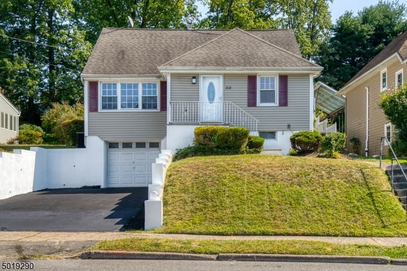 292 Mt Pleasant Ave - Photo 1