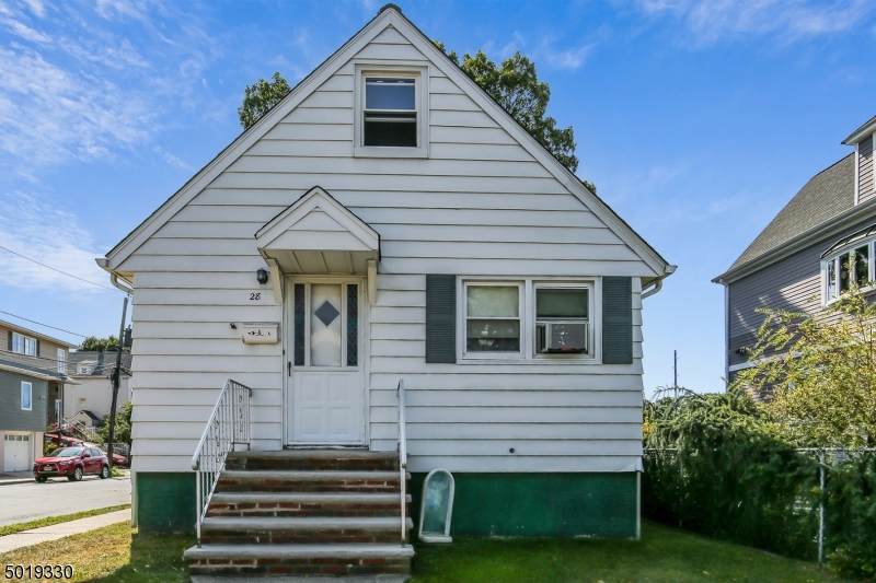 28 Van Dyke St - Photo 1