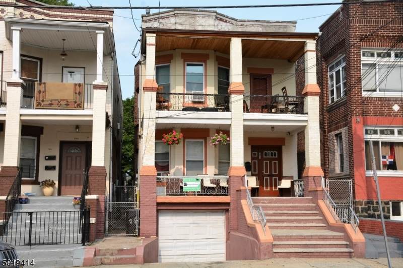 262 Dwight St - Photo 1