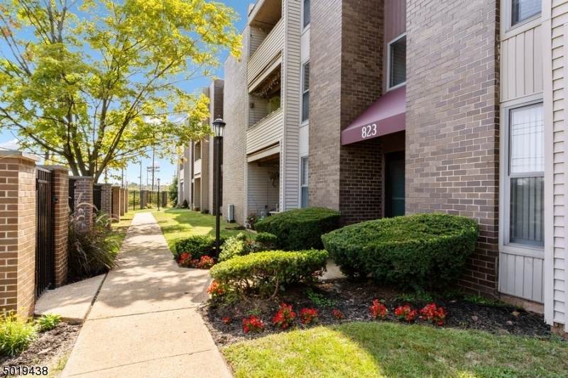 823 Main St - Photo 1