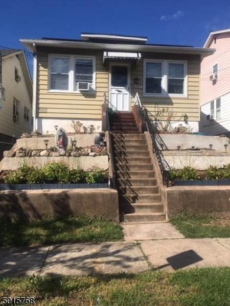 369 Buffalo Ave - Photo 1