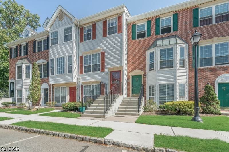 1181 Sycamore Ln - Photo 1