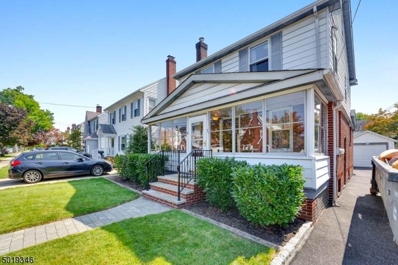 21 Collins Ave - Photo 1