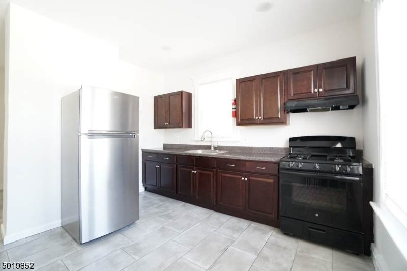 31 Kling St - Photo 1
