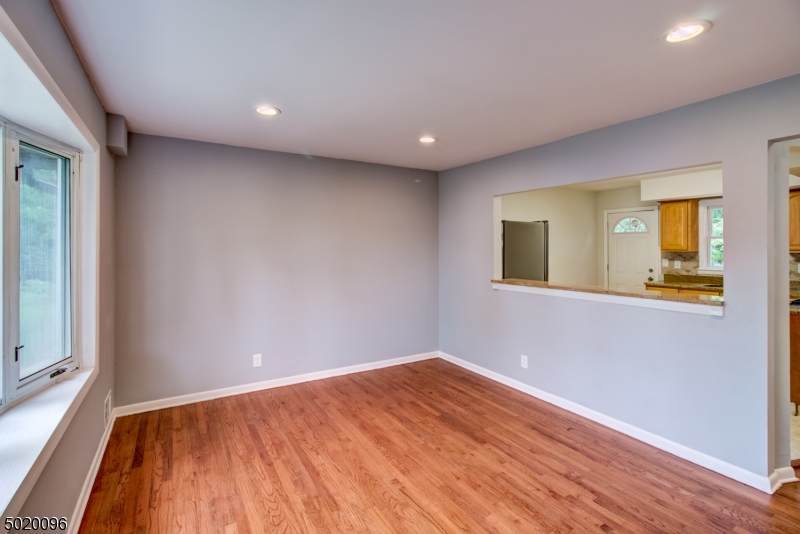 60 Academy Ave - Photo 1