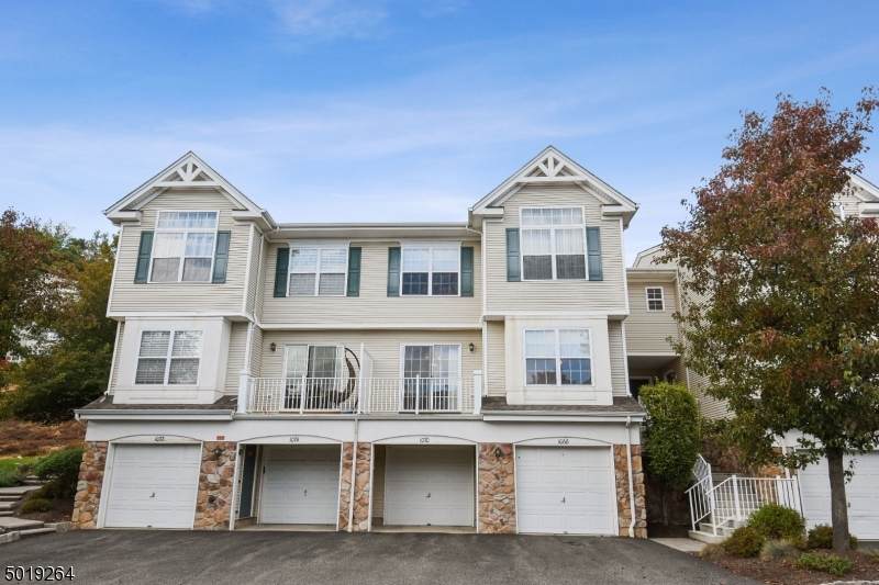 1068 Shadowlawn Dr - Photo 1