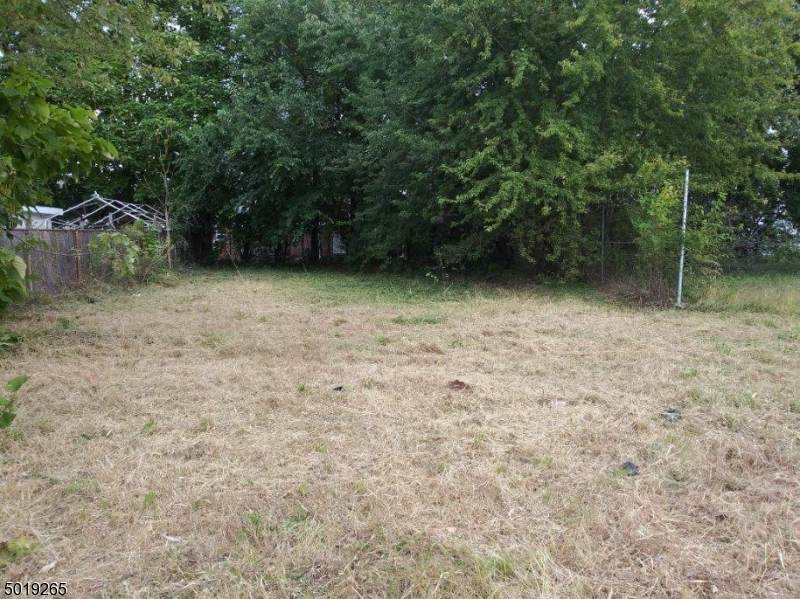 124 Badger Ave - Photo 1