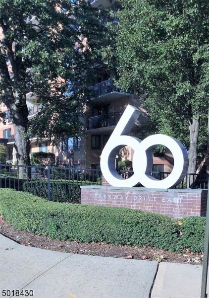 60 E Pkwy Dr - Photo 1