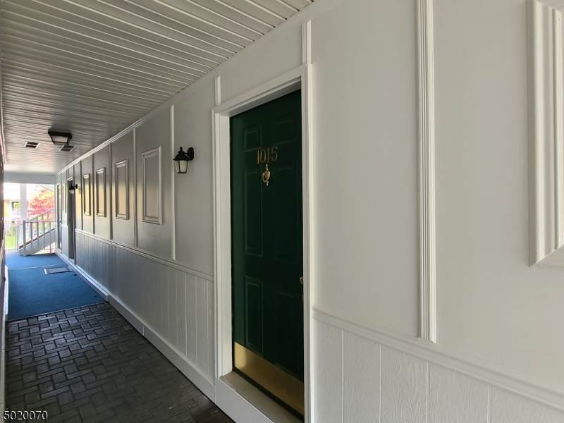 1015 Ash Dr - Photo 1