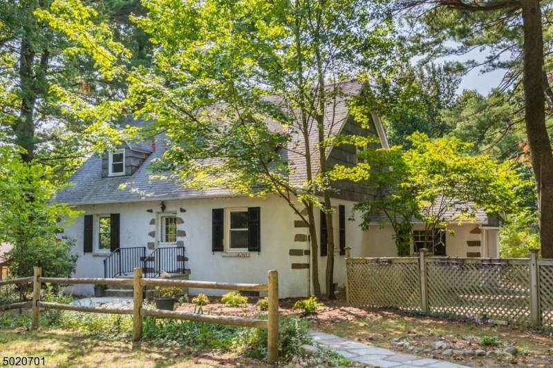 67 Saddle River Rd - Photo 1