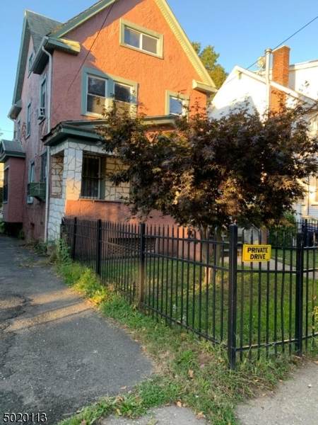 168 Weequahic Ave - Photo 1
