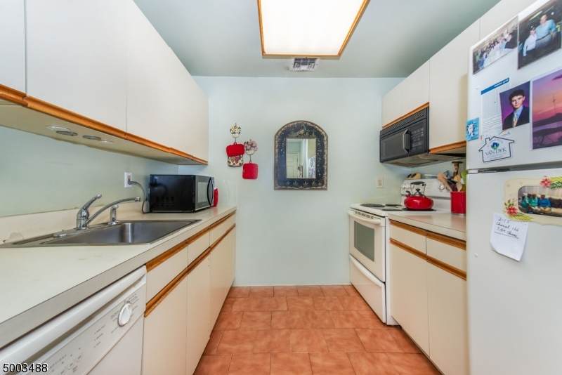 32 Smith Ave Apt 1H - Photo 1