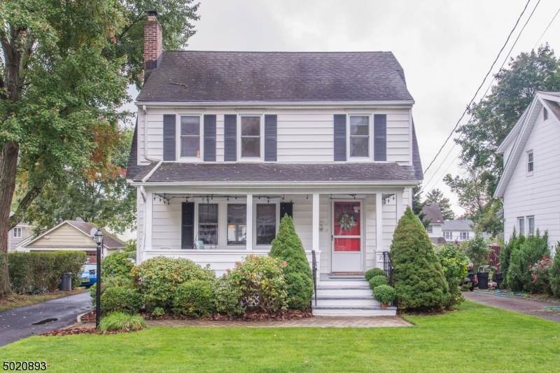 26 Hawthorne Ave - Photo 1