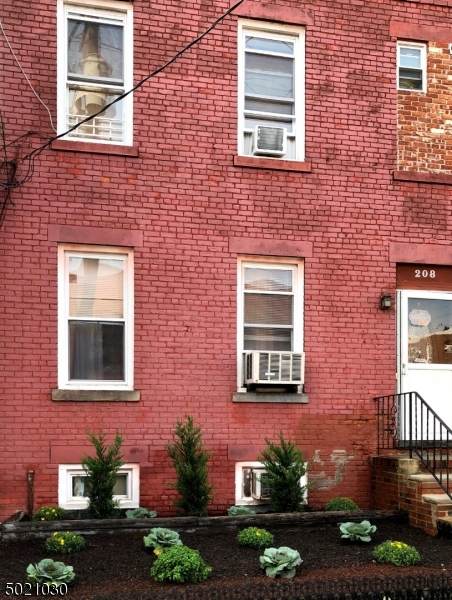 208 E 16Th St - Photo 1