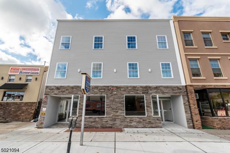 1086 Elizabeth Ave - Photo 1
