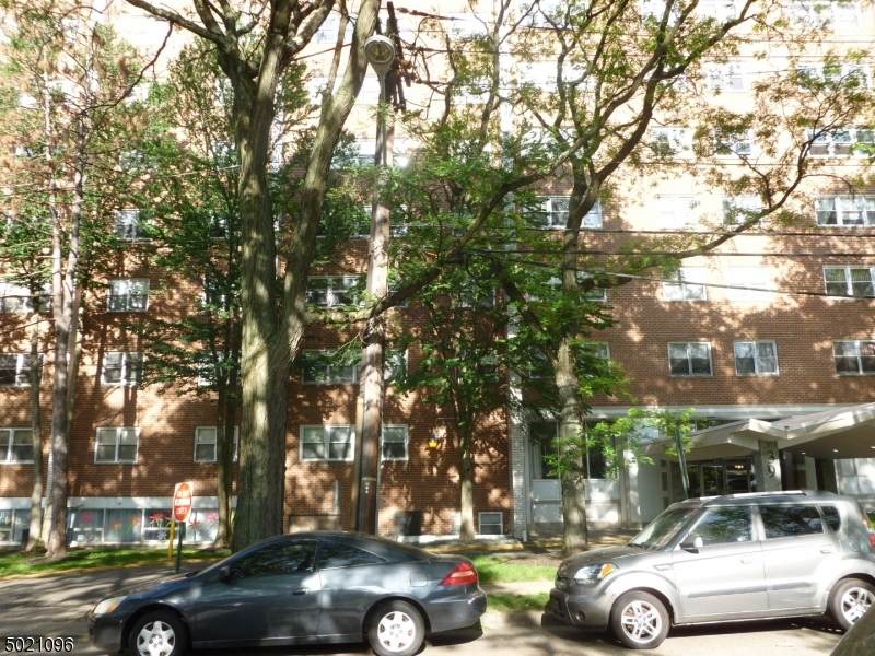 39 E 39Th St - Photo 1