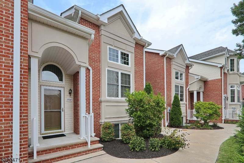 208 Chestnut Ct - Photo 1