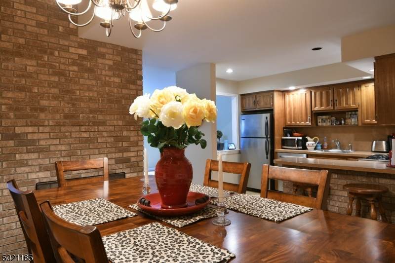 10 Sandburg Ct - Photo 1