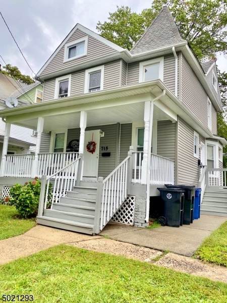715 Richmond St - Photo 1