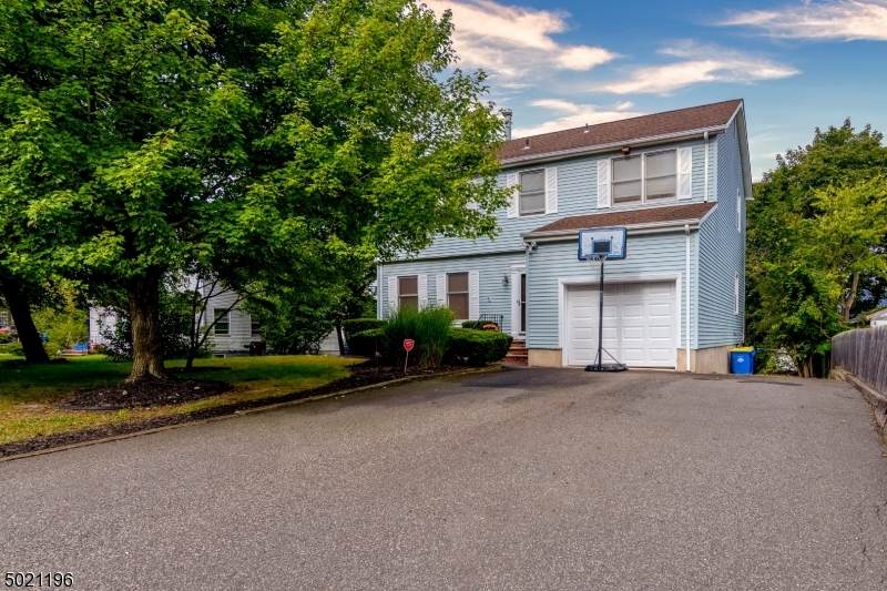 20 Hillcrest Ave - Photo 1