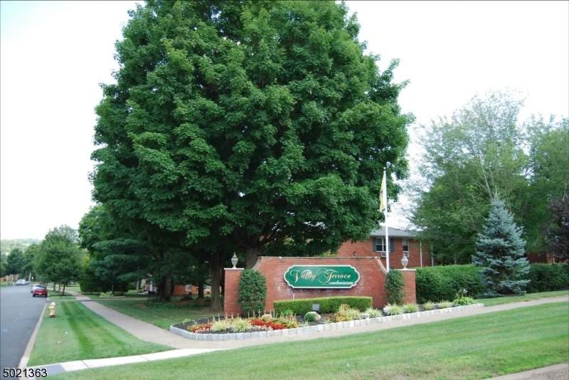 1134 Valley Rd - Photo 1