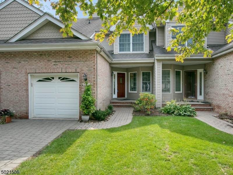 144 Carriage Ct - Photo 1