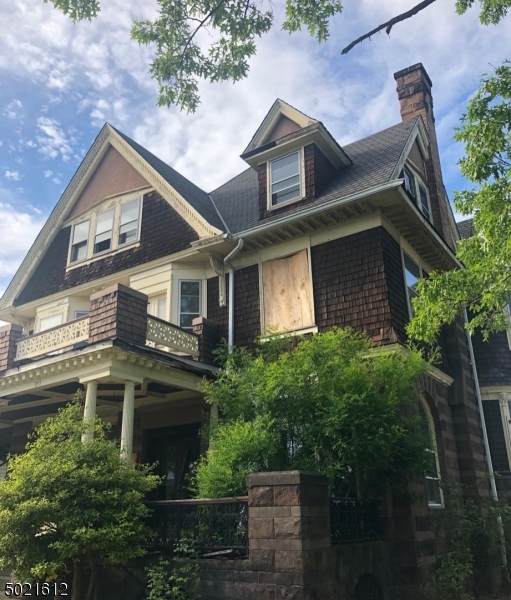 231 Elwood Av - Photo 1