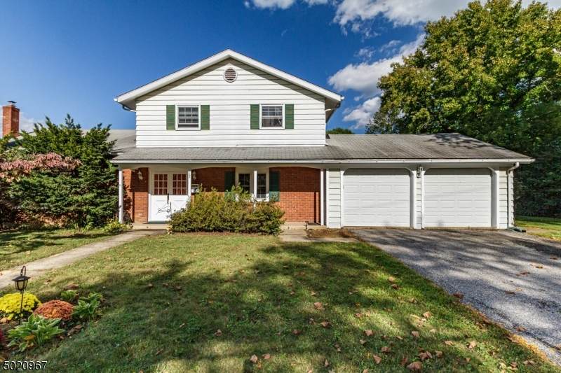 723 Hillcrest Blvd - Photo 1