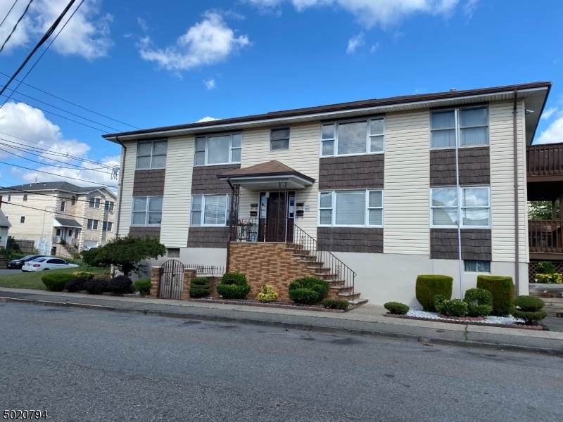460 New York Ave - Photo 1