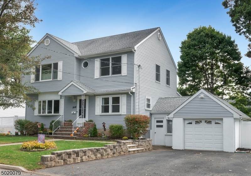 40 Bailey Ave - Photo 1