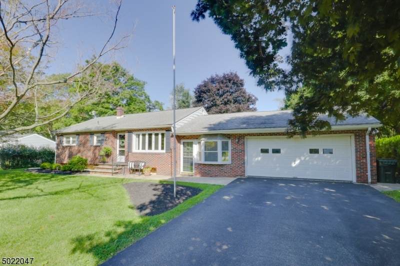 8 Parkway Dr - Photo 1