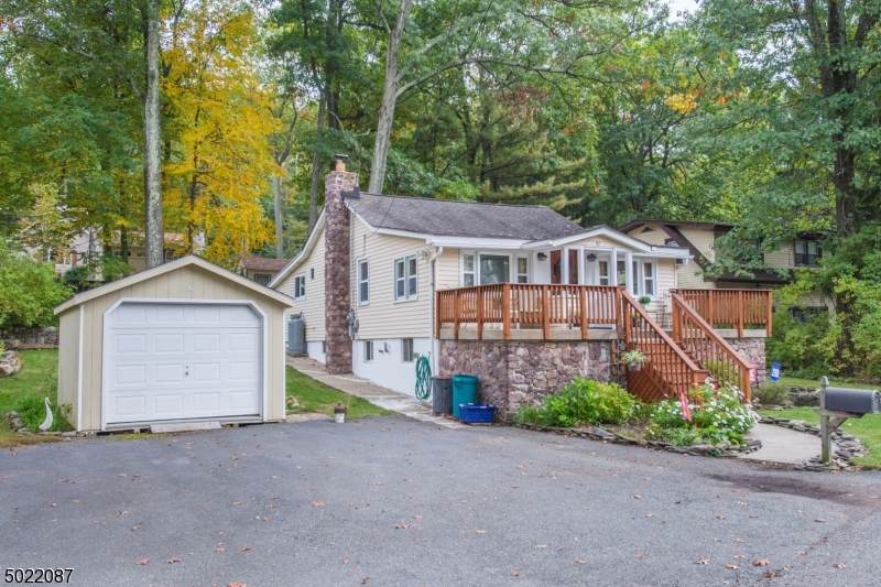 61 Laurel Dr - Photo 1
