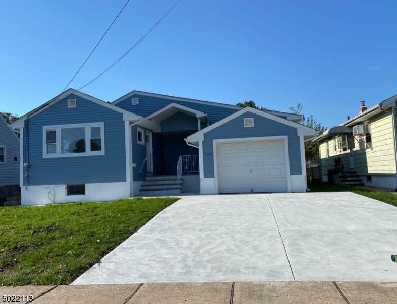 207 Lincoln St - Photo 1