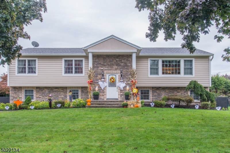 17 Bates Dr - Photo 1