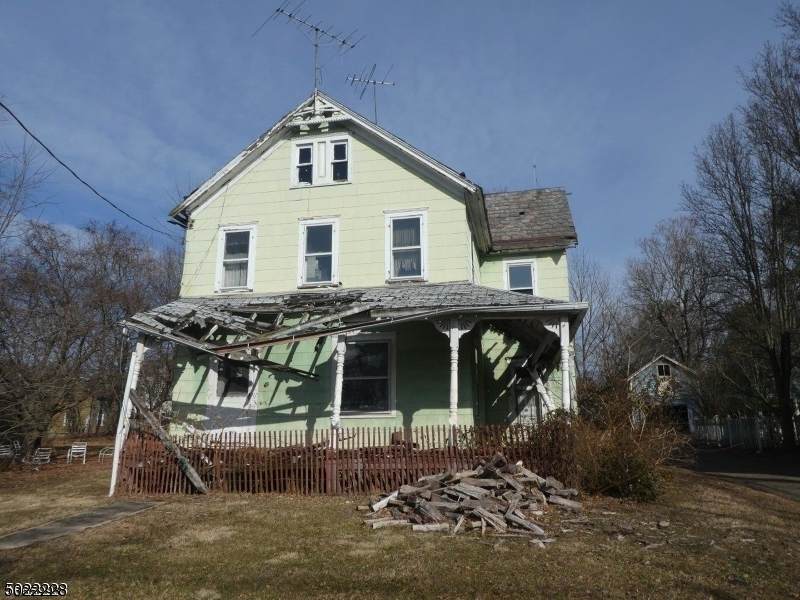 16 Railroad Ave - Photo 1