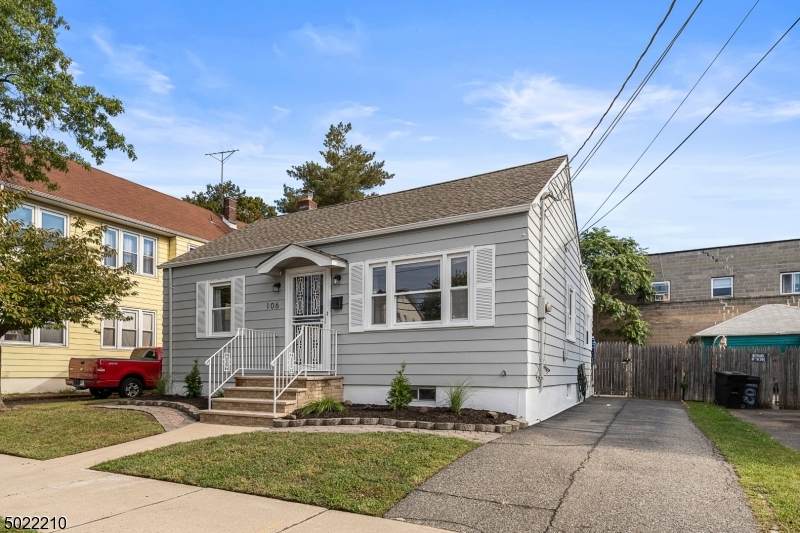 106 Richmond Ave - Photo 1