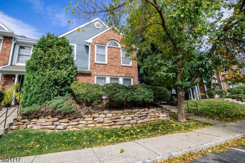 120 Hawthorne Ct - Photo 1