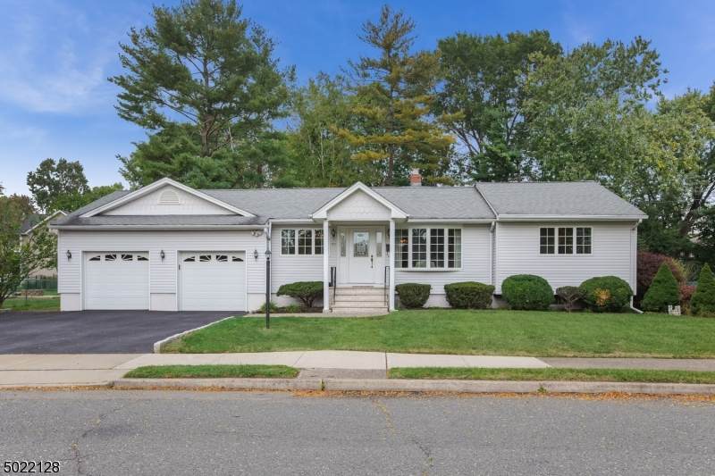 32 Michael Dr - Photo 1