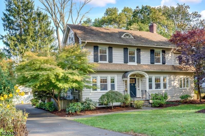 555 Park St - Photo 1
