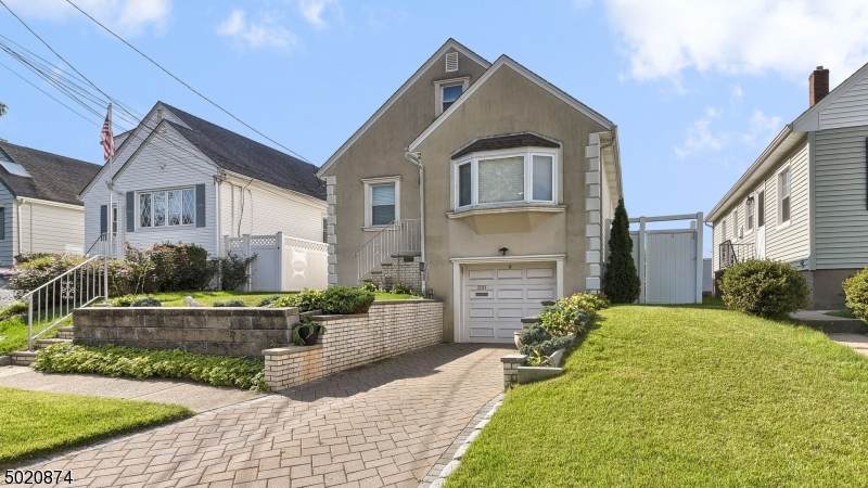208 Floral Ln - Photo 1