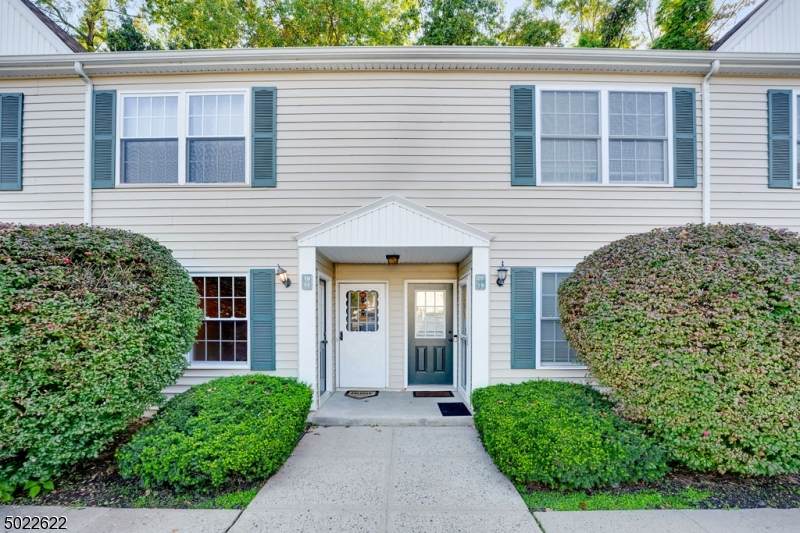 17 Hanover Sq - Photo 1