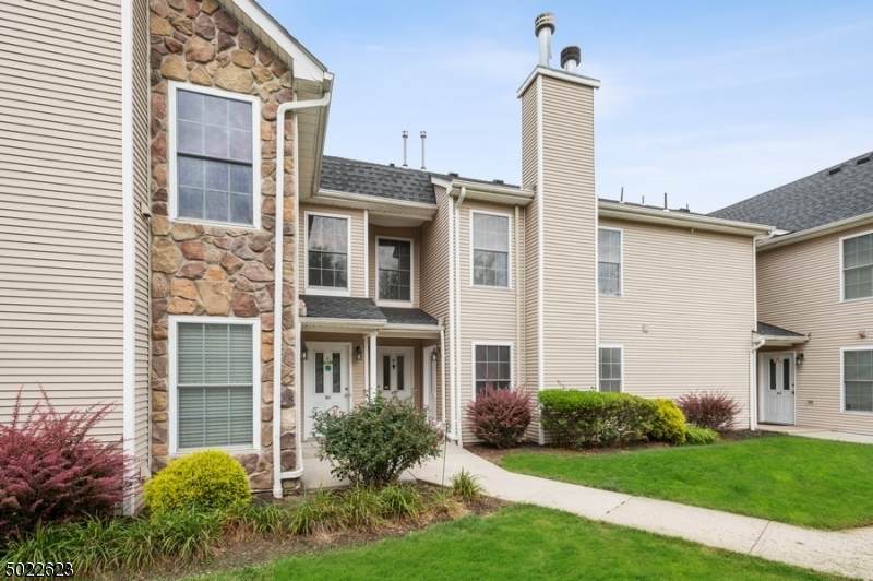 82 Chariot Ct - Photo 1