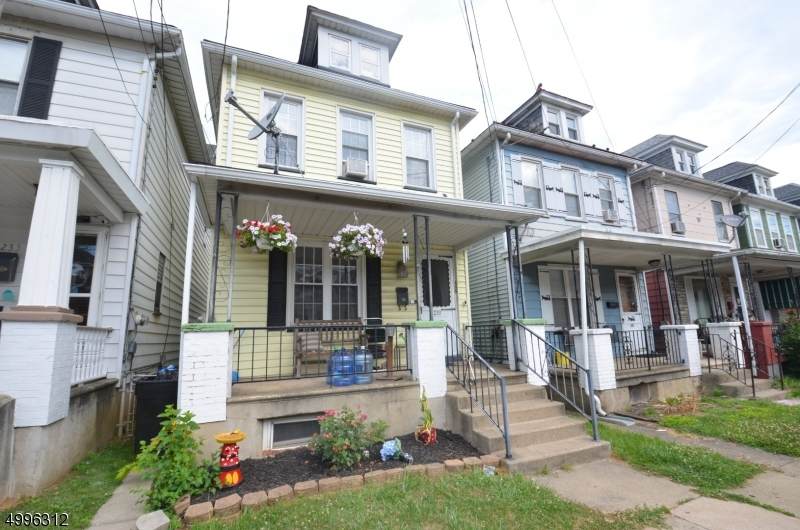 235 Irwin St - Photo 1