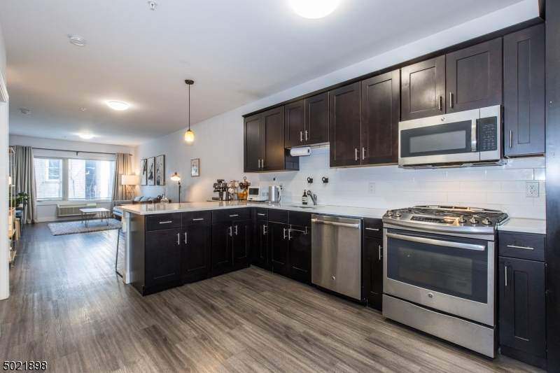 411 6TH ST - Photo 1