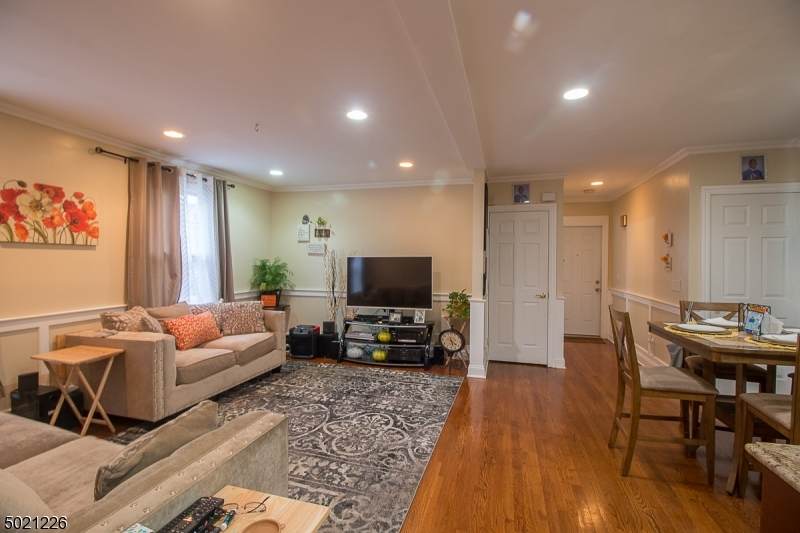 6 Tichenor Pl - Photo 1